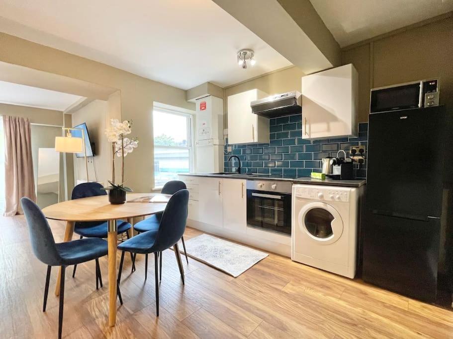 Spacious Flat Next To Earls Court Station Appartement